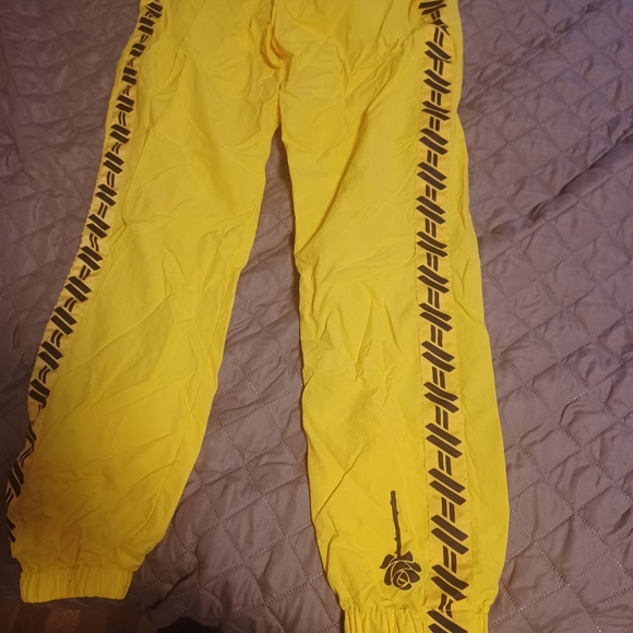 Petals to petals and peacocks windbreaker  small sweats - Picture 7 of 7